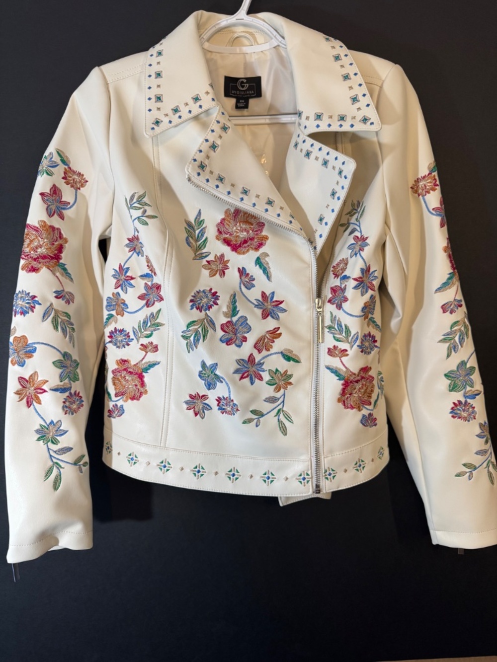 G by Giuliana NWOT White Faux Leather Floral Moto Jacket with Studded Collar XXS
